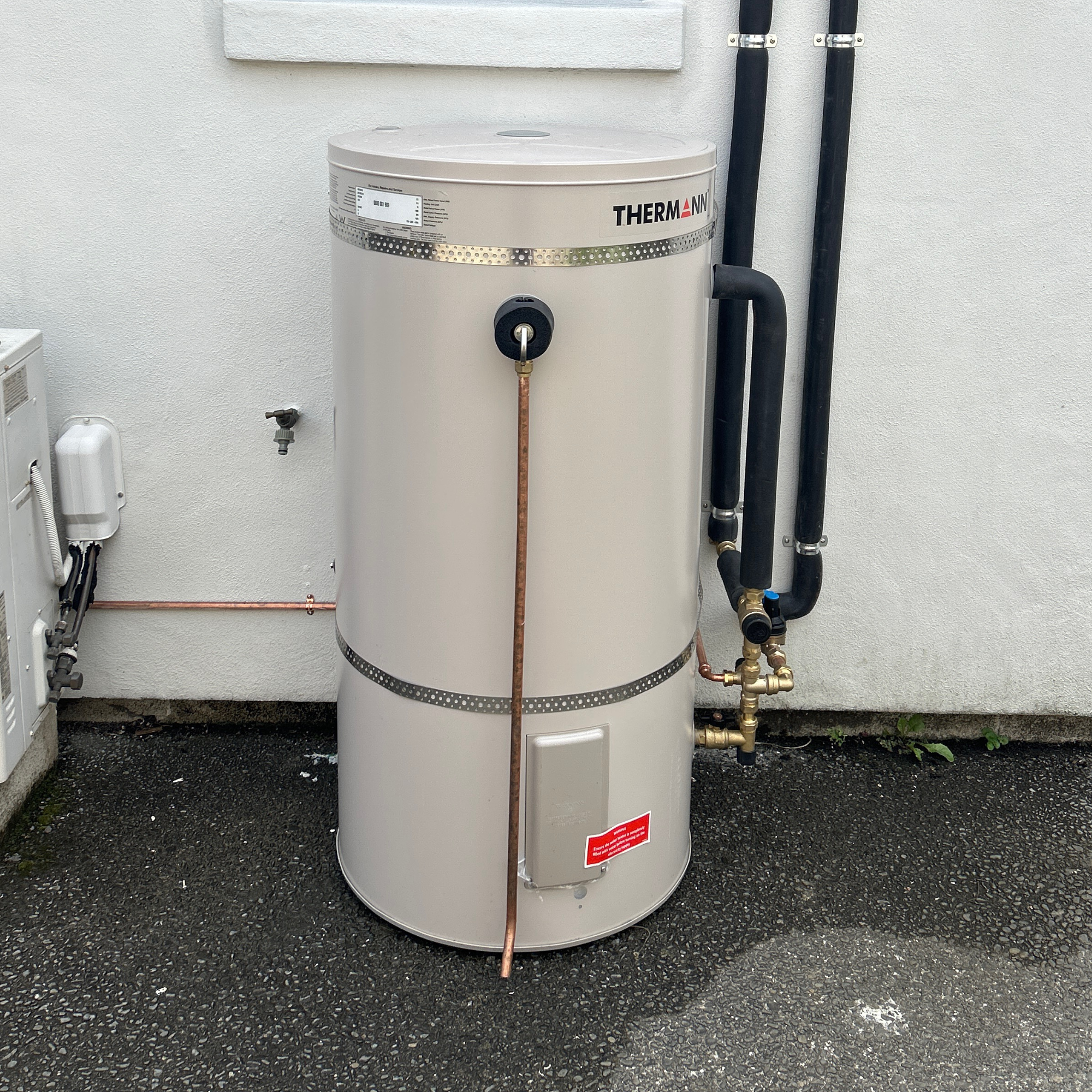 Hot water cylinder installation